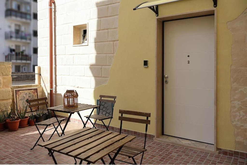 A7Passi Salento Stone - Indipendent With Private Bathroom - Kitchenette - Completa Di Tutto Lecce Extérieur photo